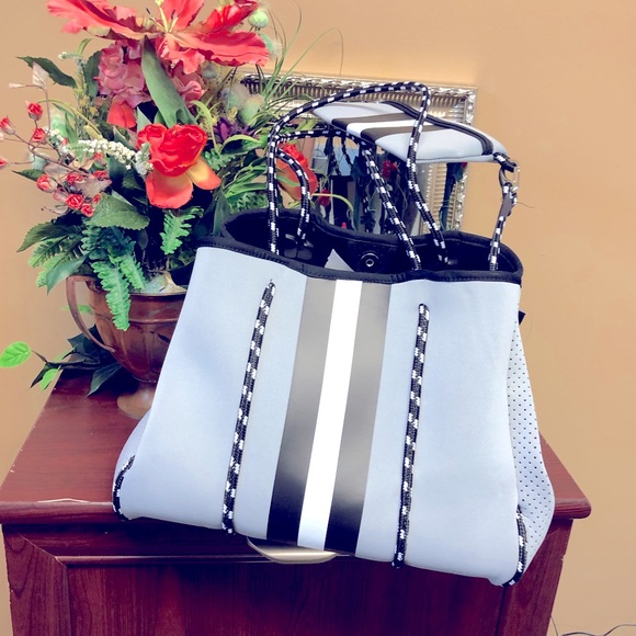 SOLD Ⓜ️ NWT Neoprene Purse & Pouch - Picture 4 of 15